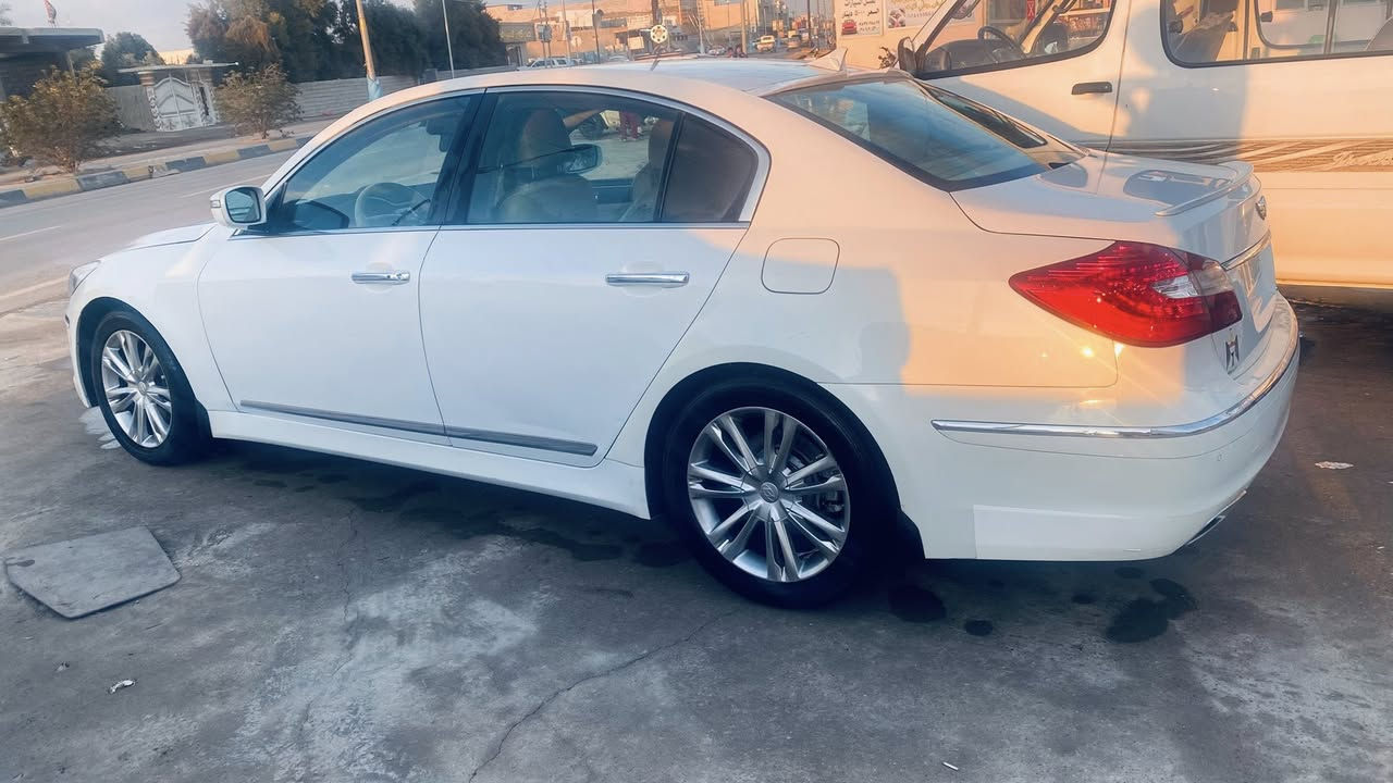 جينيسس 2012 vip لون ابيض صدفي خليجي
مري شفط 
مري قلاب ع البگ 
أشاير بالمري 
-رادارات حساسات خلفي وأمامي 
-السياره كلش نضيفة ونصبتها حلوة 

-مكينه 3800

-السياره فول مواصفات -داخل جلد 

-شاشه كبيره -ماوس وسطي

-تدفئه تبريد كشنات -فتحه سقف 

-كشن السائق والراكب كهرباء 
- لوحة وسطية تحكم كشنات خلفية في الخلف 

-بصمه -ستيرن كهرباء-برده خلفيه كهرباء تشتغل ع البگ 
- تحكمات بالستيرن 
-خزن كشن وستيرن ميموري -كامره 
_ بردة تحكم خلفي بلادي ع البگ 
وبعد هواي تفاصيل 
 -حداديه امامي خلفي جديده
ك نصبه وتعديل وصرف وكامله من كل النواحي 
بيها قطعتين رش بدون معجون المعجون فقط بهلال الجاملغ كدر اصبعين وجاملغ امامي تبديل مؤسسة السيارة كلش نضيفة مابيها ضربة او دواخل 
مكان السيارة بلد باسمي رقم سليمانية 

السعر ١٣٦$
