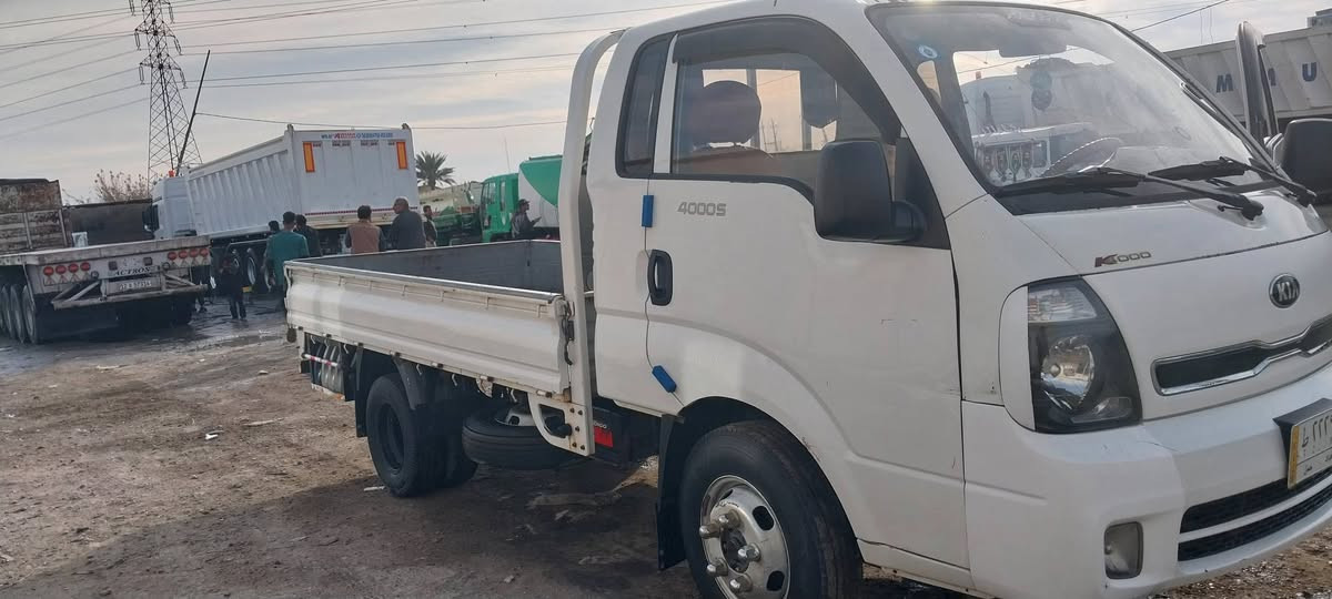 السلام عليكم 
كيا فحل 2016 رقم بغداد ب اسمي 
الويل الخلفي 14 مع ستندات 27 
تانكي كاز 120 لتر سياره جاهزة وخير من الله  موجوده في بغداد الغزالية السعر  135 ورقة 
موبايل 
***********
***********
