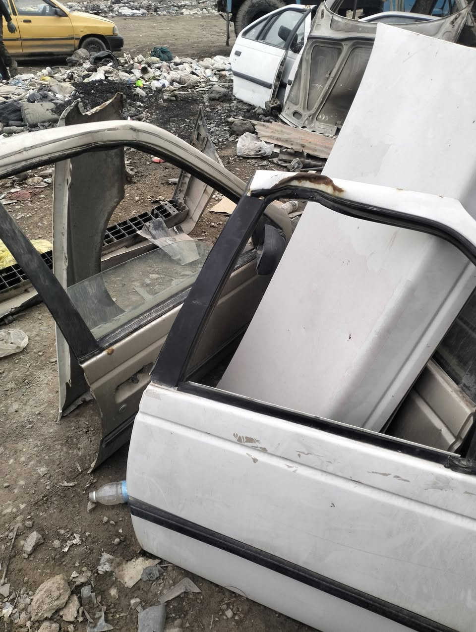 السلام عليكم
تفصيخ بيجو روى ... شتحتاج ابيعلك 
مكاني بغداد جسر ديالى الجديد بالحي الصناعي 
***********
***********
