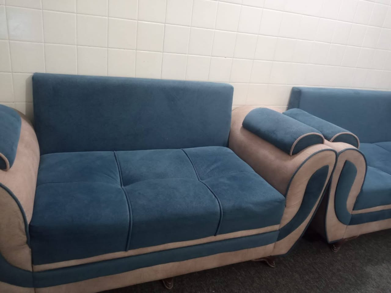 عندي تخم نظيف تفصال عراقي سعر 300 قفل العنوان حي الجامعه
١٢ مقعد 
٢ ام ٣
٢ام ٢
و٢ كراسي


**إذا كنت صاحب هذا الإعلان وتريد حذفه لأي سبب، رجاءا أرسل رسالة إلى الدعم الفني**