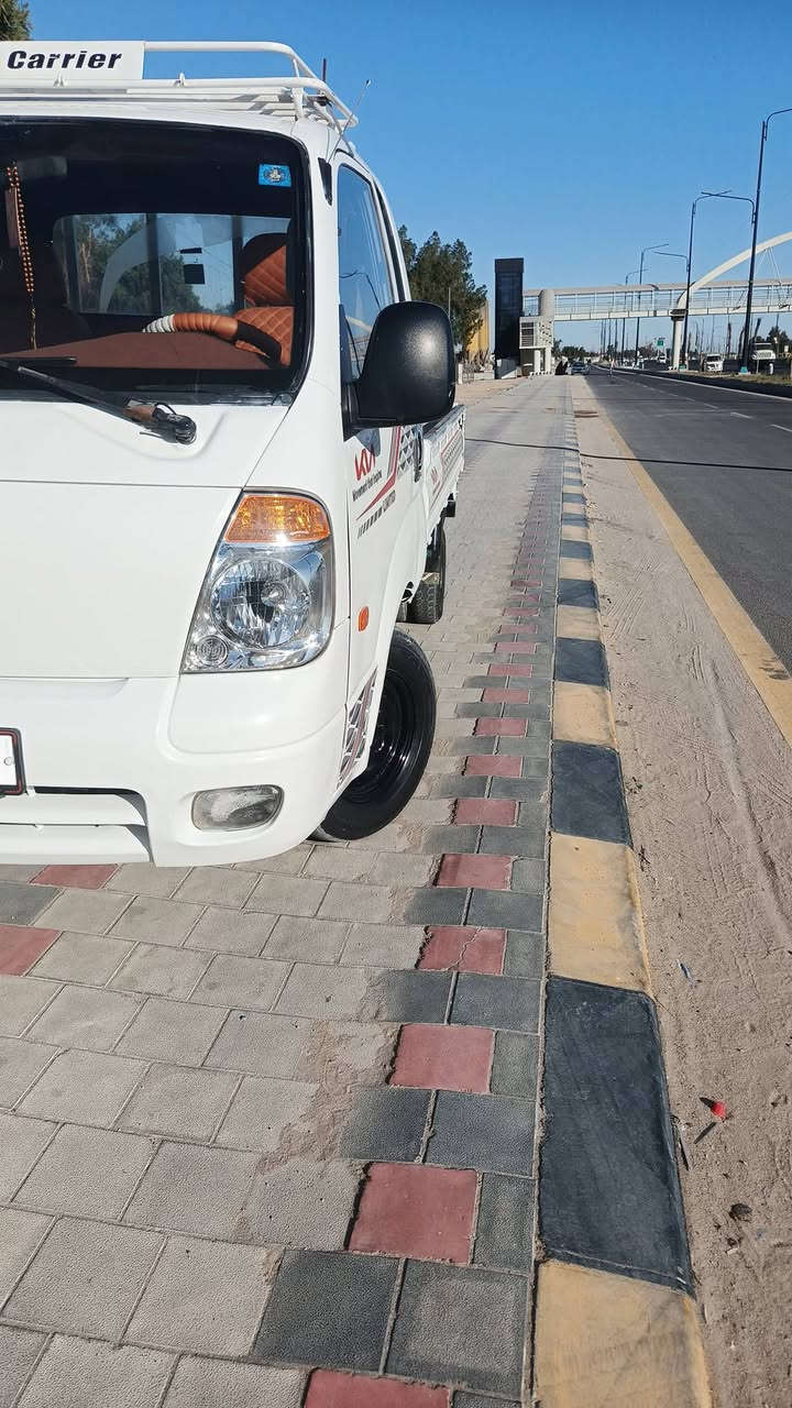 سلام عليكم كيه حمل البيع   مكينه وكير وشاصي  شرط كفاله  مصبوغه عام جماليه فقط لا ضربه  ولا غير شي مكفوله من الضربه محرك 3000 
السعر 85
رقم موبايل ***********
