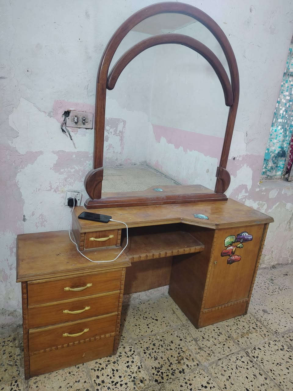 اغراض للبيع نضيفه جدا اي استفسار ع خاص او رقم ***********
