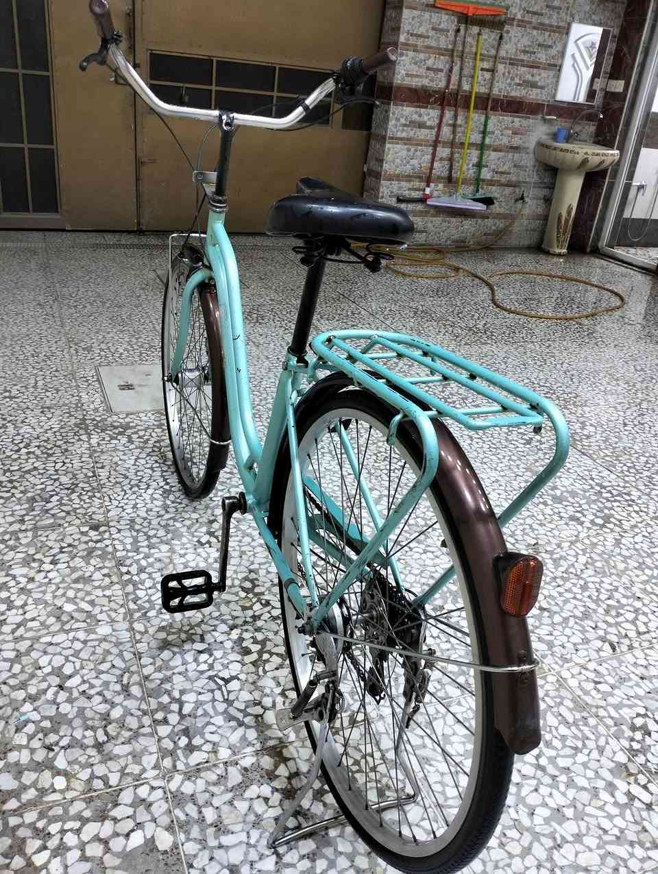 السلام عليكم بايسكل بطه حجم 26 موديل 2016 ياباني حاويه گير وعگرب وحساس داينمو شغال السعر 90 وبي مجال بغداد المشتل رقم الهاتف ***********
