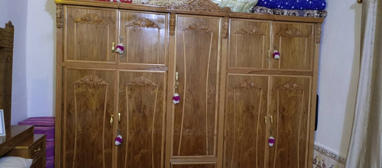 غرفة ام خمسه صارله شهر مستعمله للبيع قفل ٩٠٠***********
