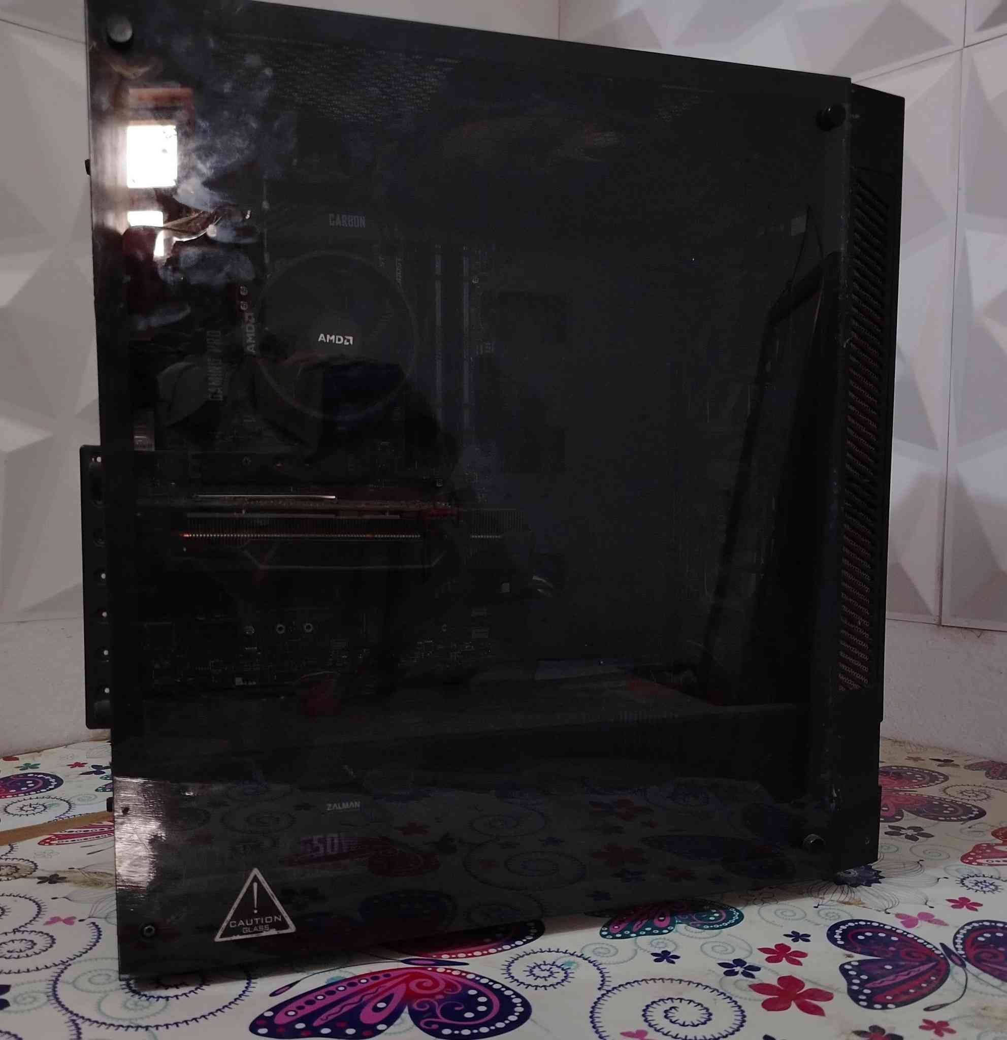 🔥 تجميعة ألعاب قوية للبيع – جاهزة للتشغيل فوراً 🔥
💻 المواصفات:
🎮 كرت شاشة: NVIDIA GeForce RTX 2060 6GB
⚙️ معالج: AMD Ryzen 5 3600 – 6 Cores
🧩 مذربورد: B450 GAMING PRO Carbon AC
🧠 رامات: 16GB 3200MHz من شركة Kingston HyperX
🚀 التخزين:

SSD 512GB من شركة Lexar

HDD 1TB

🔌 مزود طاقة: Zalman 650W 80+ Bronze

🖥️ الكيس: من شركة DeepCool
✔️ 4 فانات
✔️ تحكم RGB
كيبورد ميكانيكي بلو سويتچ حجم 60٪
ماوس بلوتوث عادي 
وياه شاشه 1080 HDR 75hz 
وايضا وياه UBS اوفلاين 1500v شادله بطاريات قبل 4 أشهر  
ملاحظه الشاشه والماوس هدايا وياها

✅ التجميعة ممتازة للألعاب الثقيلة مثل وارزون، ببجي، فالورانت، فورتنايت وغيرها
✅ جاهزة للتشغيل مباشرة – فقط توصل وتلعب
السعر انطيني سعرك وبالعافية
📩 للاستفسار اكثر خاص


**إذا كنت صاحب هذا الإعلان وتريد حذفه لأي سبب، رجاءا أرسل رسالة إلى الدعم الفني**