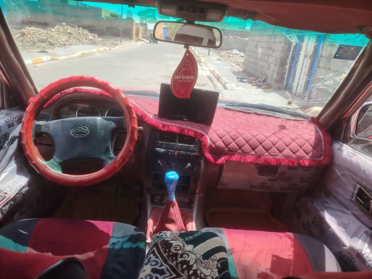 السلام عليكم بيكم دير 12 رقم انكليزي بسمي سنويه 31 كير مكينه اكسن شاصي مكفول كهربيات شقاله جاهزه المكان واسط قضاء الحي الشراي يتصل مكلف بل نشر ***********
