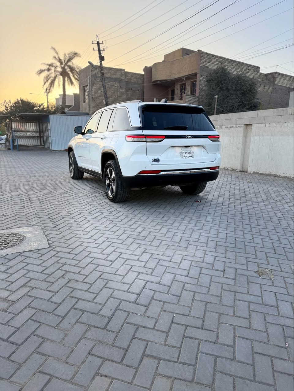 السلام عليكم جيب كراند شيروكي 4XE 2024 وارد امريكي
           

‏Jeep Grand Cherokee 4Xe 2024 2.0L

         حجم المكينه : 2000  تيربو + هايبرد + بلك ان 

المسافة المقطوعة : 30 الف ميل

حادث السياره : باب خلفيه معدله و مصبوغه الوره السكن
                         

          حالة الايرباك : سليمه بدون ايرباك

#مواصفاتها

1.بصمه

2.ستيرن تدفئه

3. تشغيل عن بعد

4.دمام خلفي

5.كشنات جلد

6.كشن السايق ميمري

7.كشنات كهرباء

8.صندوك كهرباء

9.حساسات خلفيه

10. قطع تبريد 

11.اشاير بالمري

12.رادار امامي

13.رادارات 360

14.ثلاث وضعيات قياده

15. بنوراما فتحتين

16. كير ماوس

17. نظام منحدرات

18. هيترات بالكشنات 

19.ويل كب كروم

20.لايتات لد

21.بكلايت لد

22.كشافات

23.بصمة ابواب

تستلم مرقم و جاهز بسم المشتري مباشر

#السعر : 325$ و بيه مجال 

تفاصيل اكثر هذا ☎️رقمي ***********تحياتي 

مكاني بغداد الزعفرانيه بغداد, العراق
