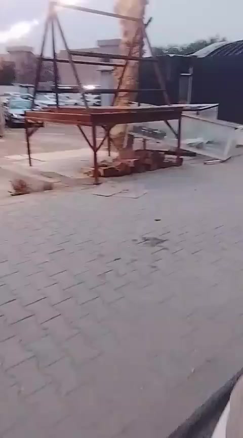 السلام عليكم شوايه مال سمك طولها مترين عرضها مترين تفصال جديد سعر خاص ومكان نجف حي الوفاء رقم الهاتف 
***********
