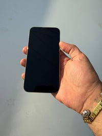 ايفون 13 برو ماكس اذكره 256 بطاريه 80 بلاديه جهاز كلش نضيف معنه الكلمه...