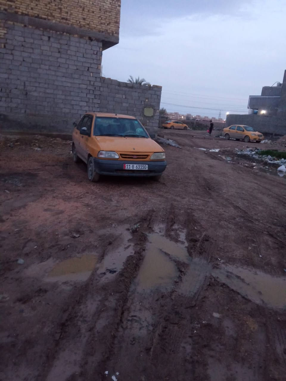 السلام عليكم سايبه موديل 2012للبيع كير محرك حداديه نظيفه عالفحص تبريد شغال تخم تاير جديد مع الويلات رقم بغداد باسمي شرط التحويل سنويه جديده لل2031 السعر 28ورقه وبيهه مجال بسيط للشراي مكانهه بالحله المركز للاستفسار ***********
