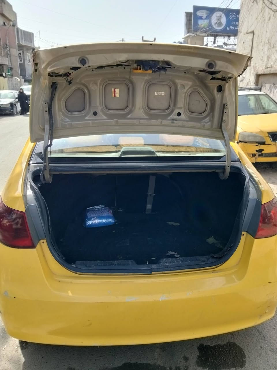 السلام عليكم اخواني
النترا 2010 وارد امريكي محرك 2000 السياره حادثها الباب الي بصف السايق  ( السياره بيها مكينه ) صدر جديد وزوج تايرات جدد وراديتر  وباقي السياره جديده المكان بغداد مدينه اللصدر
السعر  85 .
حسين الوائلي 
***********
