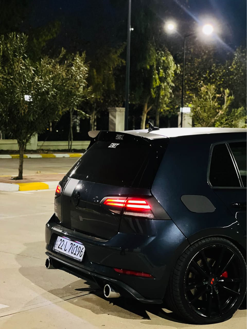 golf gti 2021 
گێڕ و مەكینە ستۆكە مەكینە نە كراوەتەوە 
چوار پێنج پارچە بۆیاغی ھەیە بەبێ ژۆرێ ئێرباگ بەس شانەكان سیستەمە 
تایەو ویل و لەوی كراوە بە ئاڕ شوتەی سپۆڕتی لەسەرە سەوتی گزۆز كۆنتڕۆڵی بۆ دانراوە ٣٠ میل ڕۆشتوە سەنەوی ھەزە نوێیە تعویل بەشەرت سەیارەكە لە ھەولێرە 
سعری ١٣٨$ مجال 
***********
*********** أربيل, العراق
