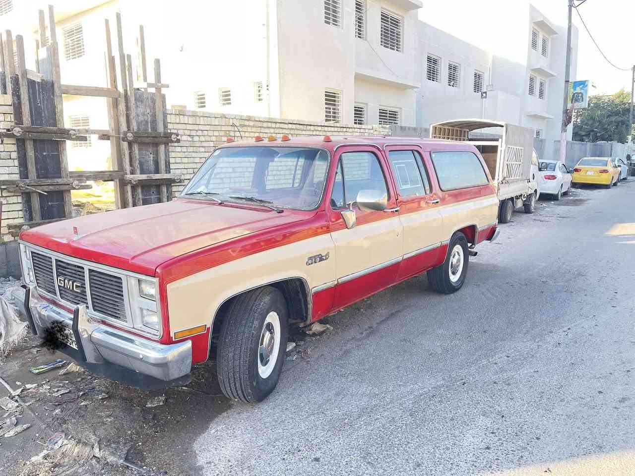 سلام عليكم جمسي موديل ٨٨رقم انكليزي بسمي محرك ٣٥٠ حاويه جديد كير ٤٠٠ حاويه كابريتر وارد الله شاهد صدر امامي وخلفي جديد تخم تاير جديد السياره ماناقصهه شي جاهزه وترايهه يخبل السياره بيهه بل بيبان الصندوك من الداخل خياس قليل واني انطيك بيبان وياهه انضاف حيل سعر ٦٥ وبيهه مجال مكاني الدوره ***********
