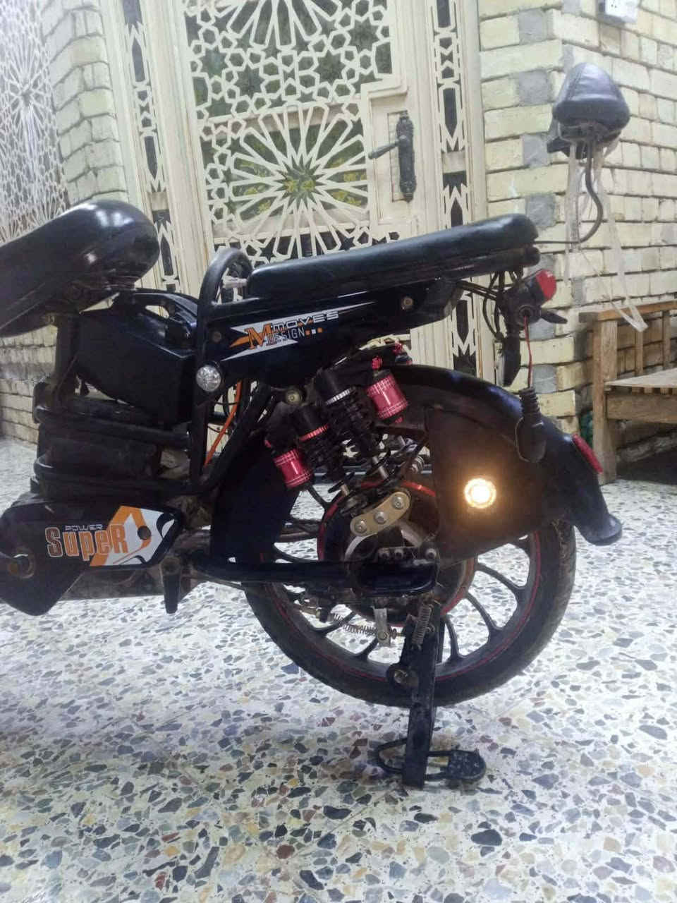 دراجة شحن للبيع من شركة Super E-Bikeالصينية الدراجة موديلة 2024 سرعتهة 80 
ومستلزماتهة كلهة موجودة سويج 2 وشاحنتهة هم الاصلية وكلشي بيهة شغال  شاشة شغالة ودبل شغال اشاير يمنة يسرة هم شغالة الاضوية هم شغالة بس بيهة عطل واحد موضحة بل صور الدراجة وكعت وانكطع بيهة واير مدري شنو وكفت ما كامت تشتغل 
السعر 225 العنوان بغداد مدينة الصدر للاستفسار خاص


**إذا كنت صاحب هذا الإعلان وتريد حذفه لأي سبب، رجاءا أرسل رسالة إلى الدعم الفني**