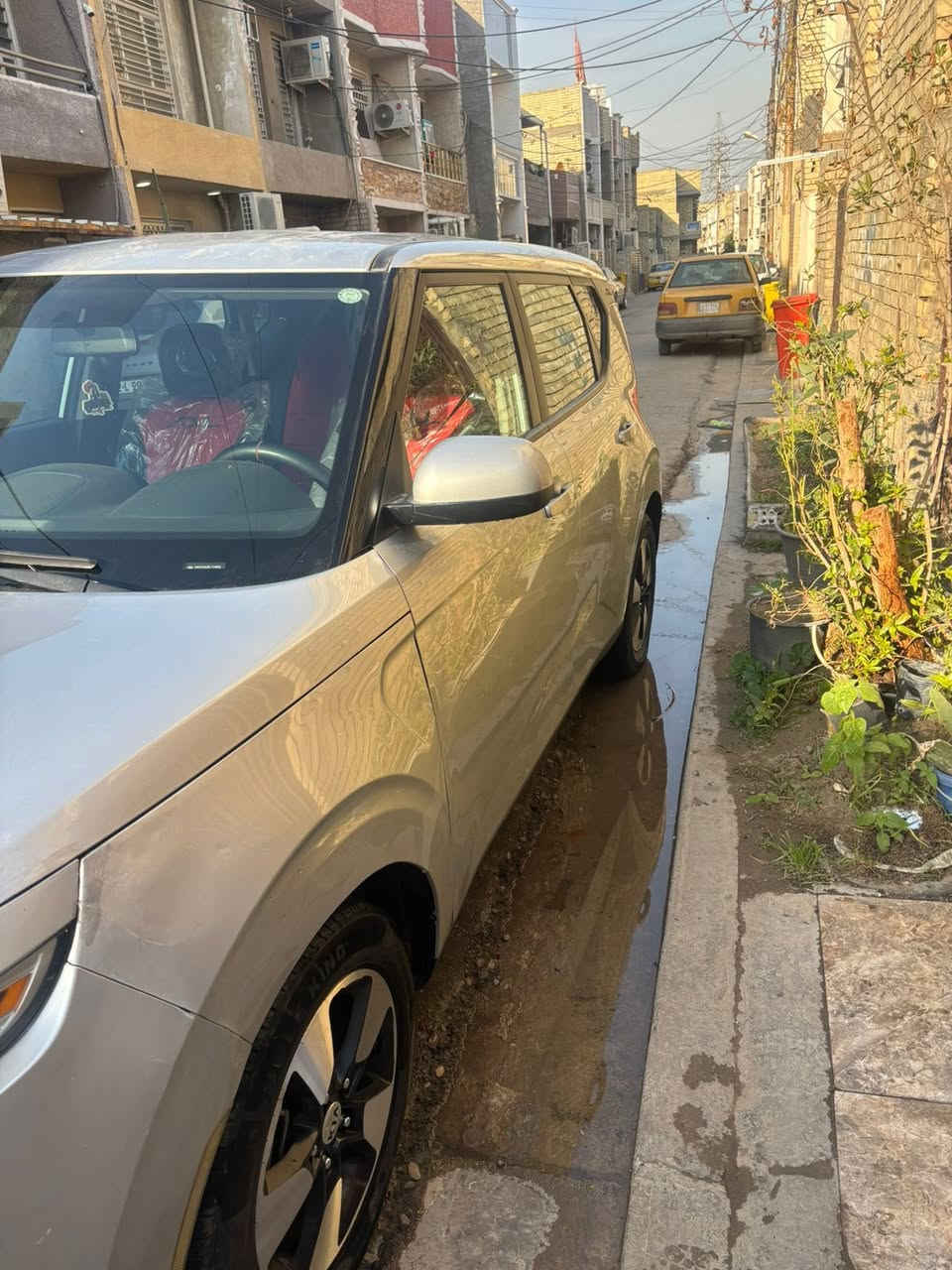 السلام عليكم كيا صول موديل ٢٠٢٠حادثها فقط بارد بالجاملغ وشويه بالبنيد ماشيه ٥١السياره رقمها سليمانيه بسم ولد صاحبي بشارع فلسطين للتواصل ***********السعر ١٤٠وبيها مجال
