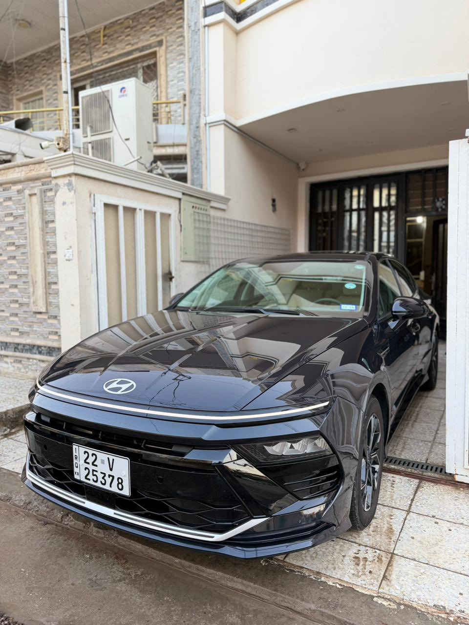 سوناتا 2025
بجم كبس بعدها وضع زيرو شرط 
محرك : 2500 
داخل ابيض مميز 
فول السياره عدا فتحة 

بصمة 
بصمة ابواب 
بصمة جنطه مع حساس اوتو 
تشغيل عن بعد 
لد امامي خلفي 
نقط عمياء 
رادارات امامي خلفي وجانبي 
كشنات كهرباء 
تبريد بيانو شاشه منفصل 
عدادات الكترونيه متغيرة 
شاشه حجم كبير تدعم ابل كار بلي 
كامره خلفية دقه hd 
داخل مطعم كاربون فايبر 
اوتو هولد 
سايد بريك اوتو 
فول تحكم ستيرن 
مع قياده ذاتيه ذكية 
شفتات ستيرن 
كير تعليك حديث 
لايت 3 عدسات 
مود درايف متغير 

صبغ فقط مسطره الجنطه
بدون دواخل بدون ايرباك 
شرط باقي سياره كفاله عامه 

عنوان كاظمية جكوك 
السعر :195 
استفسار : ***********
