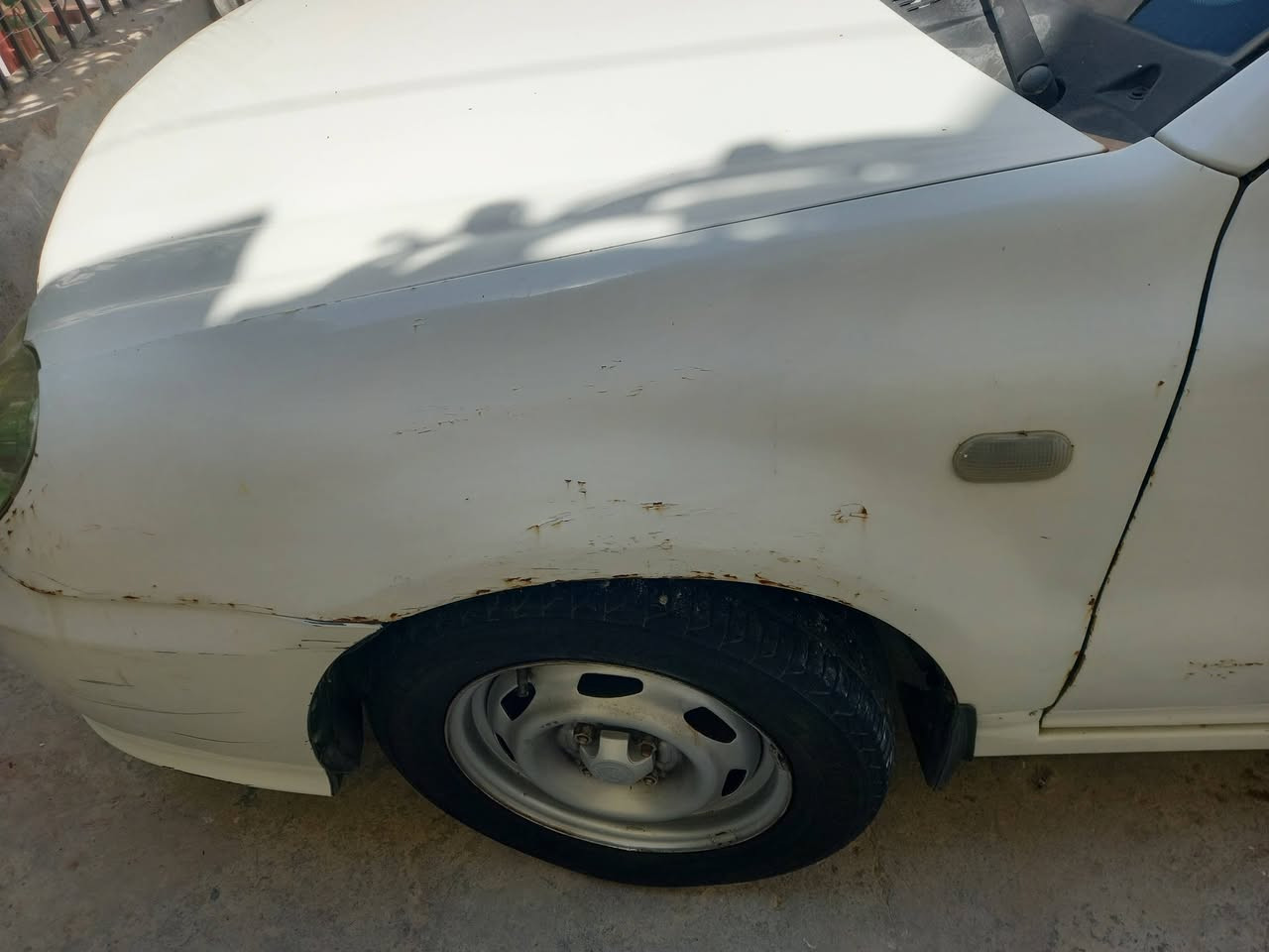 السلام عليكم السيارة للبيع سيكي موديل ١٣ والسنوية عضم تنتهي ٢٠٢٧والباتري جديد والسعر ٤٥وبيها مجال بيها كابون بانزين ورقي متوقف للاستفسار الاتصال على الرقم ***********
