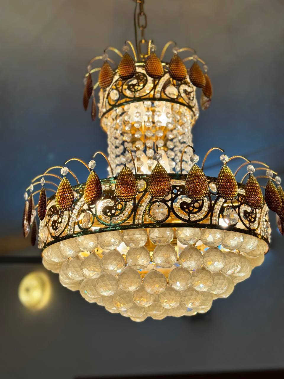 السلام عليكم 
سيت ثريات للبيع لغرض التبديل وحدة جبيرة وثنين صغار شغالات ونظيفات مابيهن اي عيب ولا كسر السعر ١٥٠ الف قفل للسيت ثلاثي كامل للتواصل خاص او على الرقم 
***********
