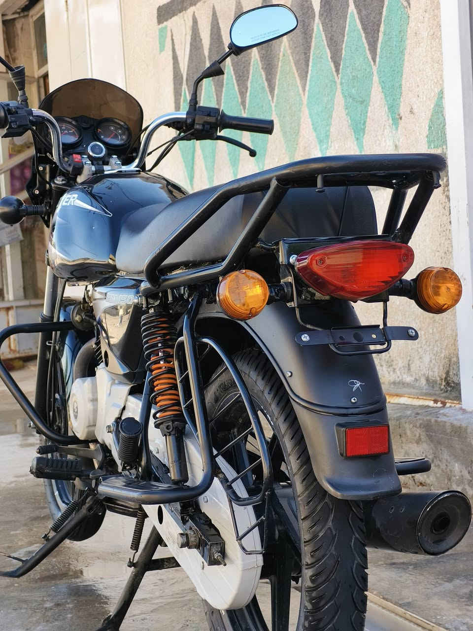 بسم الله الرحمن الرحيم
السلام عليكم بوكسر 2021/2022كلاسك
اوراق اصولي تترقم 7 اوراق ومكاتبه بأسمي
الدراجه حلوه ونظيفه واحلا من الصور كلشي شغال بيه سلف هندر باتري جديد كلوب زنون عالي ناصي بصمه تشغيل عن بعد جهاز انذار سرقه بريك امامي خلفي هورن دشبول كله شغال اشاير دبل اشاره بكلايت كله شغاله ومكينه ناعمه 
الدراجه مجرد مبدلله كير بلادي شركه بجاج اصلي 
والدراجه خير من الله 
مكان الدراجه كربلاء طويريج
الرقم ***********
السعر 1250
