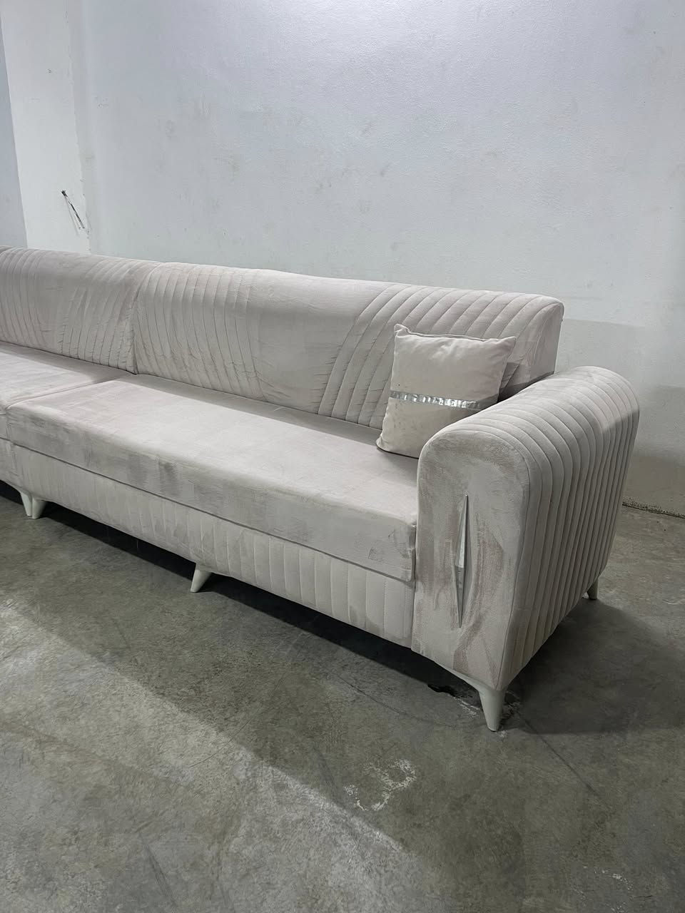 سەرەتا بەناوی خوای گەورەو میهرە بان 
ئەم تاقمە L بۆ فرۆشتن  
بێعەیبە زۆر پاکوو خاوێنە 📦
نەخش کۆم پیوتەریە تابڵیی جوانە 
ژ.م ***********
