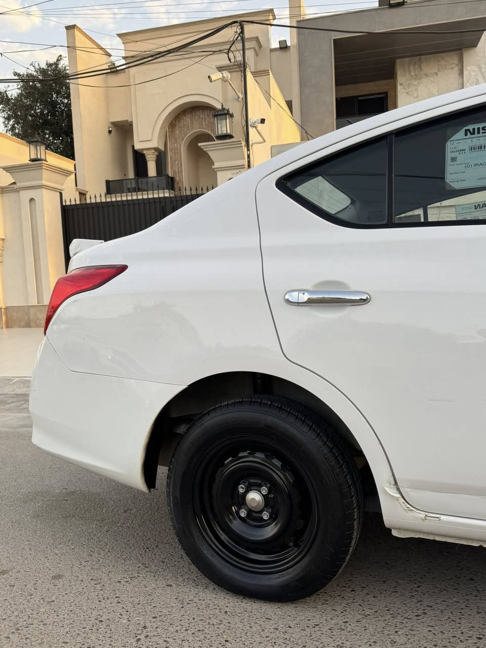 سلام عليكم للبيع فقط
نيسان صني هندي 
موديل 2019 
مكفوله من الصبغ والتبديل 
بيها 3 مكانات بارد 
السياره حلوه وناصبه 
رقمها بغداد الجديد 
كير مكينه نظيفات 
ماشيه 62 الف كيلو متر تقريباً 
مكانها بغداد 
السعر 108 ورقه وبيها مجال بسيط حك الجيه 
***********
