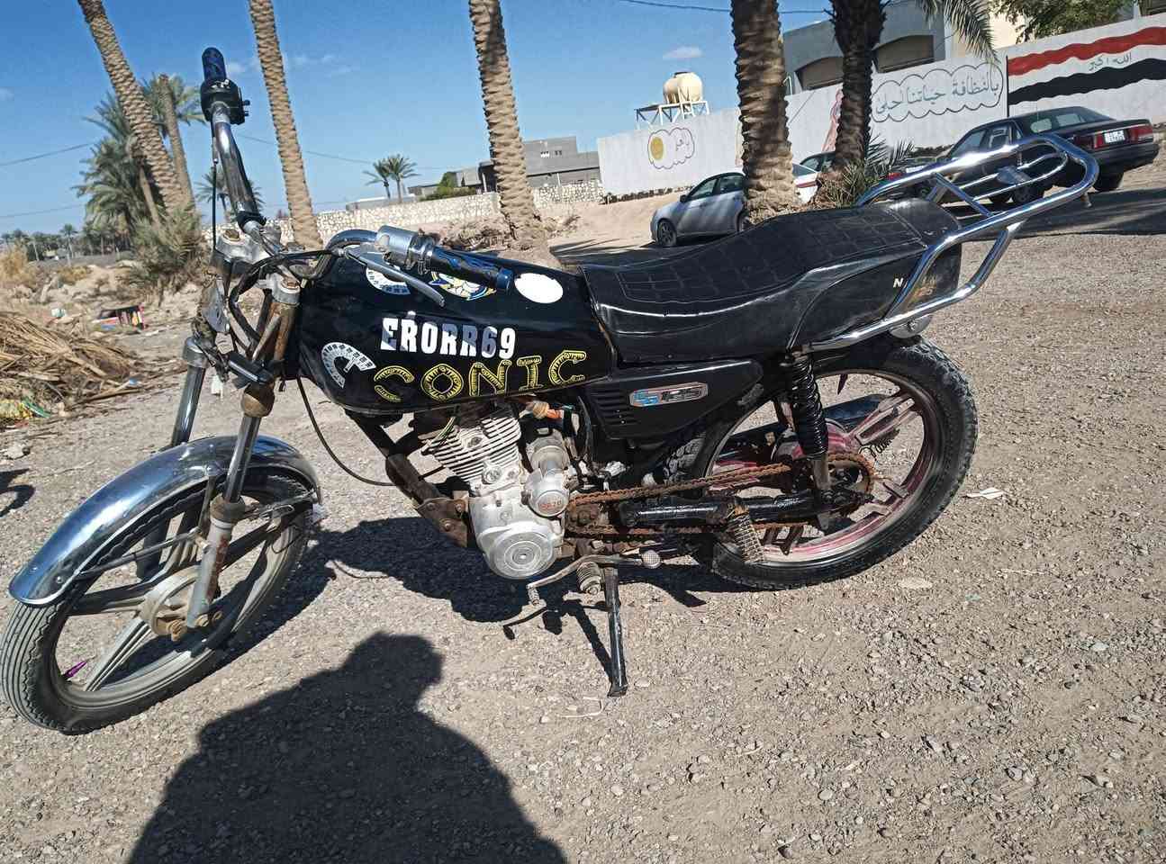 سلام عليكم دراجه للبيع  كلك بيه محرك مال ستوته جمره دراجه شلعه ومعدل تفطر الكاع  معدله ع شارع 150     ملاحضه  دراجه بس قبق ولفات مبدل بس  سعره 260  (5كير) رقمي ***********
