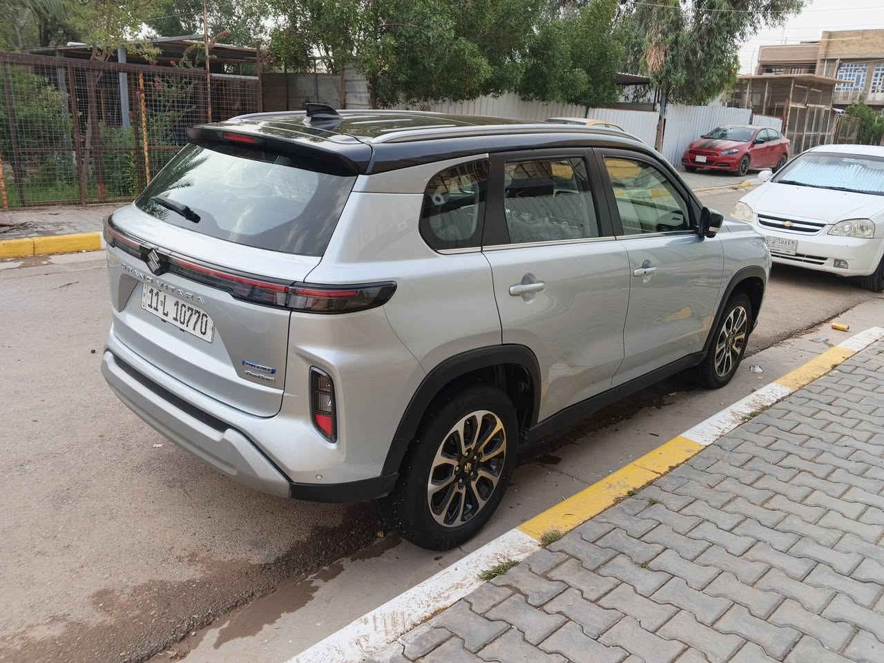 سوزوكي جراند فيتارا 2025 
الفئة: SUV (دفع رباعي / دفع أمامي)

عدد المقاعد: 5 ركاب

محرك 4 سلندر سعة 1.5 لتر

القوة: حوالي 101–103 حصان

العزم: 136 نيوتن متر

قير أوتوماتيك 6 سرعات أو عادي حسب الفئة

صرفية الوقود تقريباً 20 كم لكل لتر

خزان الوقود 45 لتر �

كارتي +١

شاشة لمس 9 إنج

كاميرا 360 درجة

شحن لاسلكي للموبايل

دخول ذكي + تشغيل زر

شاشة معلومات للسائق

مثبت سرعة

وسائد هوائية أمامية وجانبية وستائر

نظام ABS + EBD

نظام الثبات الإلكتروني ESP

حساسات خلفية

كاميرا خلفية أو 360 حسب الفئة �

صرفية بنزين اقتصادية

شكل عصري ورياضي

راحة عالية داخل المقصورة

مناسبة للمدينة والسفر

سقف بانوراما 

مكلف بنشر هاذ رقم صاحب السياره 

(***********)

(***********)
