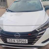 نيسان فيرسا 2024 فئة SR فول ماشية ١٩ الاف ميل مكينه 1.6L  رقم بغداد تح...