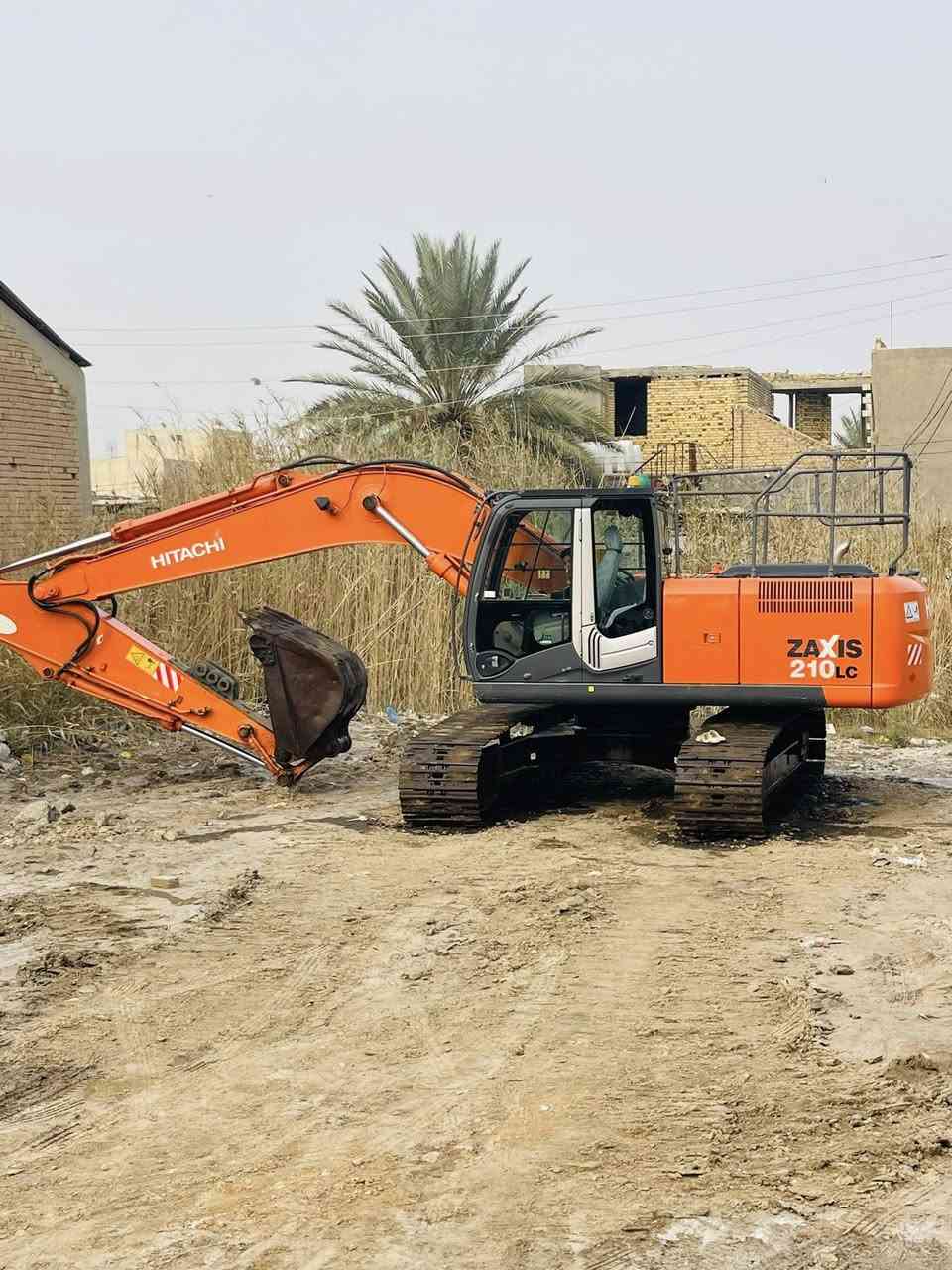 بسم الله الرحمن الرحيم 
على بركة الله لعشاق الجديد والمميز 
حفارة هيتاشي زت ٣ للبيع
موديل 2009 رقم سليمانية الماني والسنوية ال 2028
حجم 210 السي 8 روله ✅
سرفه عرض 70 المرغوب 
حداديه وزنجيل ورولات 💯 
الحفاره كفاله عامه من مضخه ومحرك فول مواصفات فول سيفتي كفاله عامه بوجهك للشغل 🇯🇵
للاستفسار الاتصال على الرقم ***********
