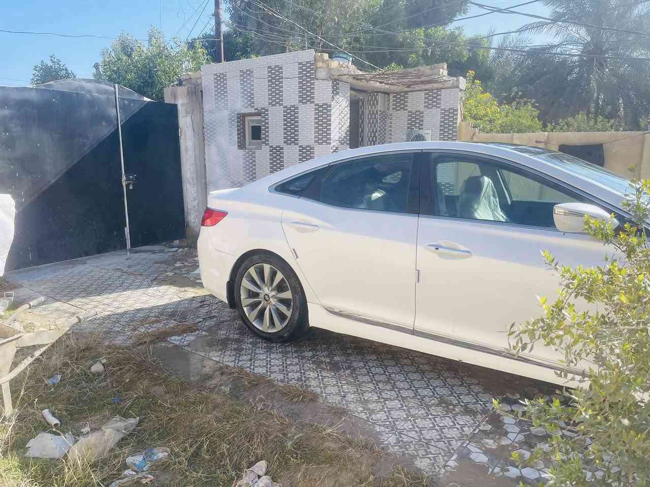 السلام عليكم
هونداي ازيره موديل 2014خليجي..

 موصفات ViP 

فول الفول مكينه 6 سلندر 

سيارة  بيه صبغ قطعه واحده صبغ والباقي كله مكفول على وضع الشركه

مكينه وكير حداديه وتخم تاير تبريد غرفه الف ماذب عليه خير من الله ............................

ماشيه١٧٠حقيقي سياره دك جرس بل 120

سياره نضافته 💯 بل 💯 شكد ما توقع نضيفه وجاهزه 

موصفات السياره 

بصمه ابواب وتشغيل 

بانوراما طكتين 

كشنات جلد

اناره داخليه مخفيه شركه

داخل ملكي للخير 

تدفئه  كشنات

قطعتين تبريد 

تحكم كشنات منفصل بل ابواب 

تحكم بيانو 

برده خلفيه كهربائيه 

بردات جانبيه خلفيه 

مري شفط نظام ترحيب

مري قلاب..............

عنده تقرب اناره داخليه 

فتح صندوق ذكي 

لدات خلفي 

حساس امامي خلفي 

نظام اصوات انفنتي 

لد مري جانبي 

حساس خلفي امامي 

يدات نيكل إشارات ترحيب جانبي 

دمام خلفي كولتي عالي 

دبل كزوو خلفي 

ويل كب 19 كرؤم......

------------------------------------------

السعر 140 وبيه مجال 

مكان السياره بابل 

***********
