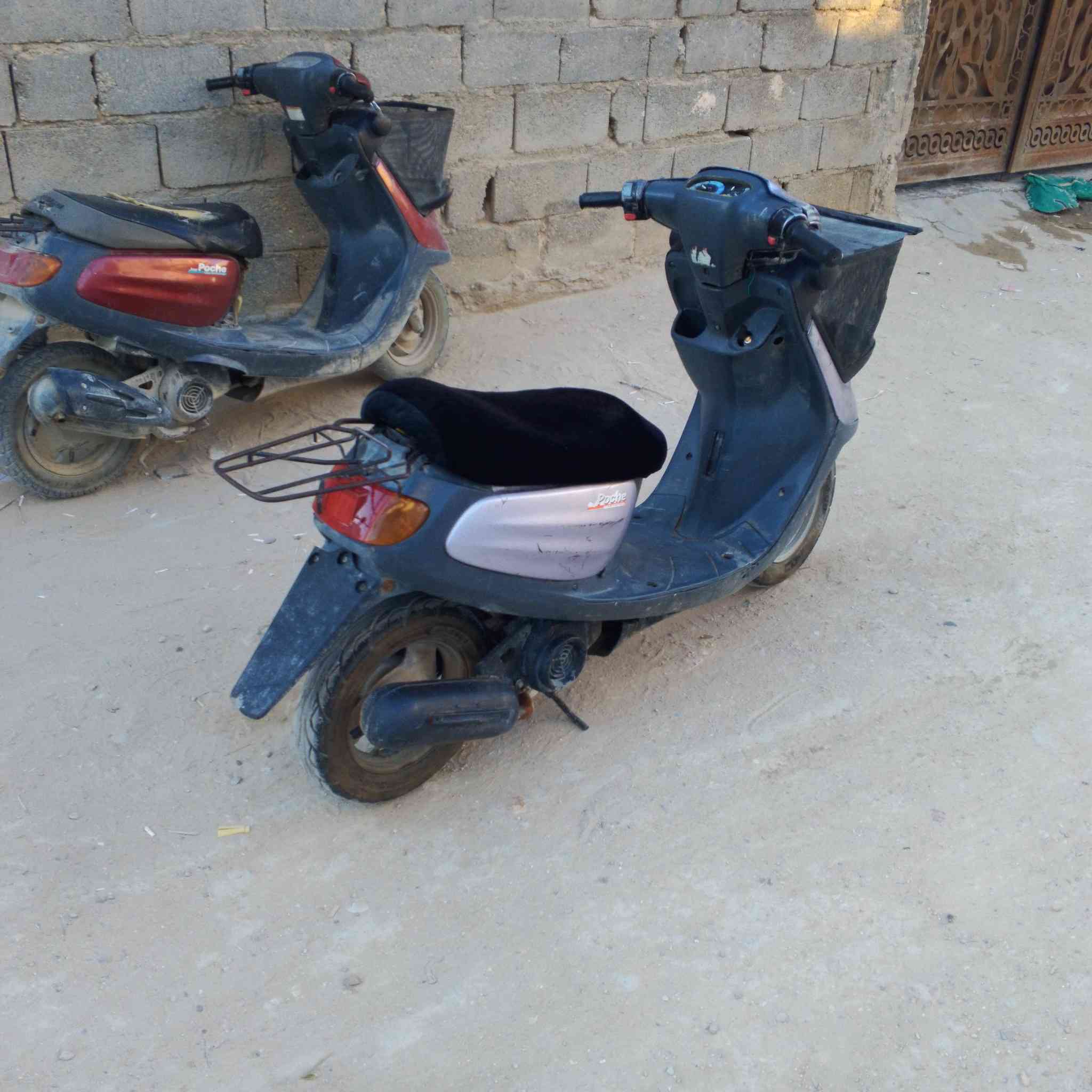 سلام عليكم دراجة منغولي ام سلة شغالة كلشي مابيهة محرك ناعم شعلة فول الشاصي ملحوم الكهربائيات ما تشتغل تحتاج ربط باتري مابيهة غير شي محرك كلش ناعم السعر 175 وبيهة مجال العنوان كربلاء البوبيات عمود 75 قرب اسواق كرز إستفسار خاص او ***********
