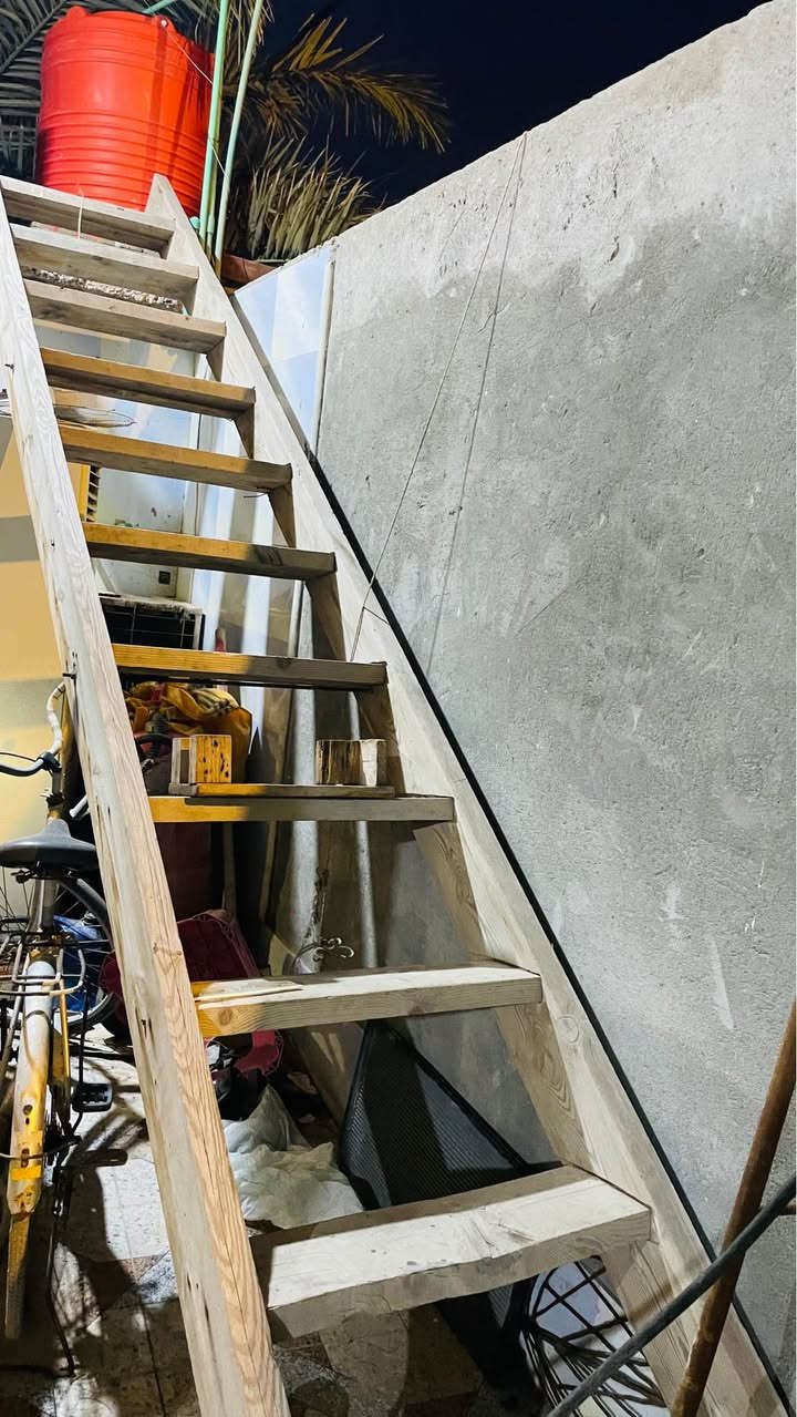 درج خشب ثقيل للبيع ١١ بايه ٥ امتار نضيف ما بي اي كسر رايده 130 مكاني ابو الخصيب محيله *********** البصرة, العراق
