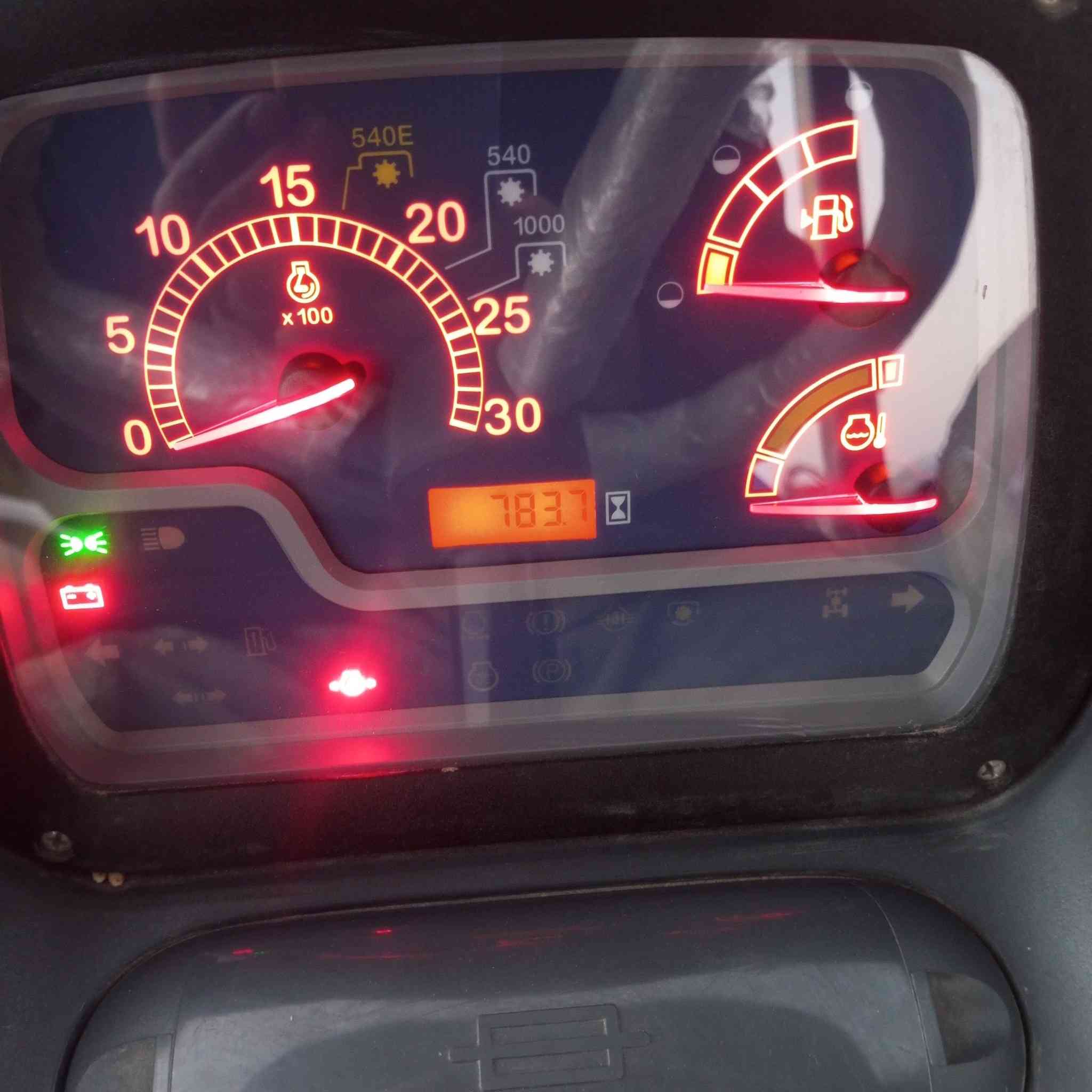 السلام عليكم ورحمه الله وبركاته للبيع نيو هولند موديل 24مشتغله شي قليل جدا تحويل  ثاني يوم
هزه وسنويه جديده العنوان بابل الحمزة الغربي 
***********

***********
