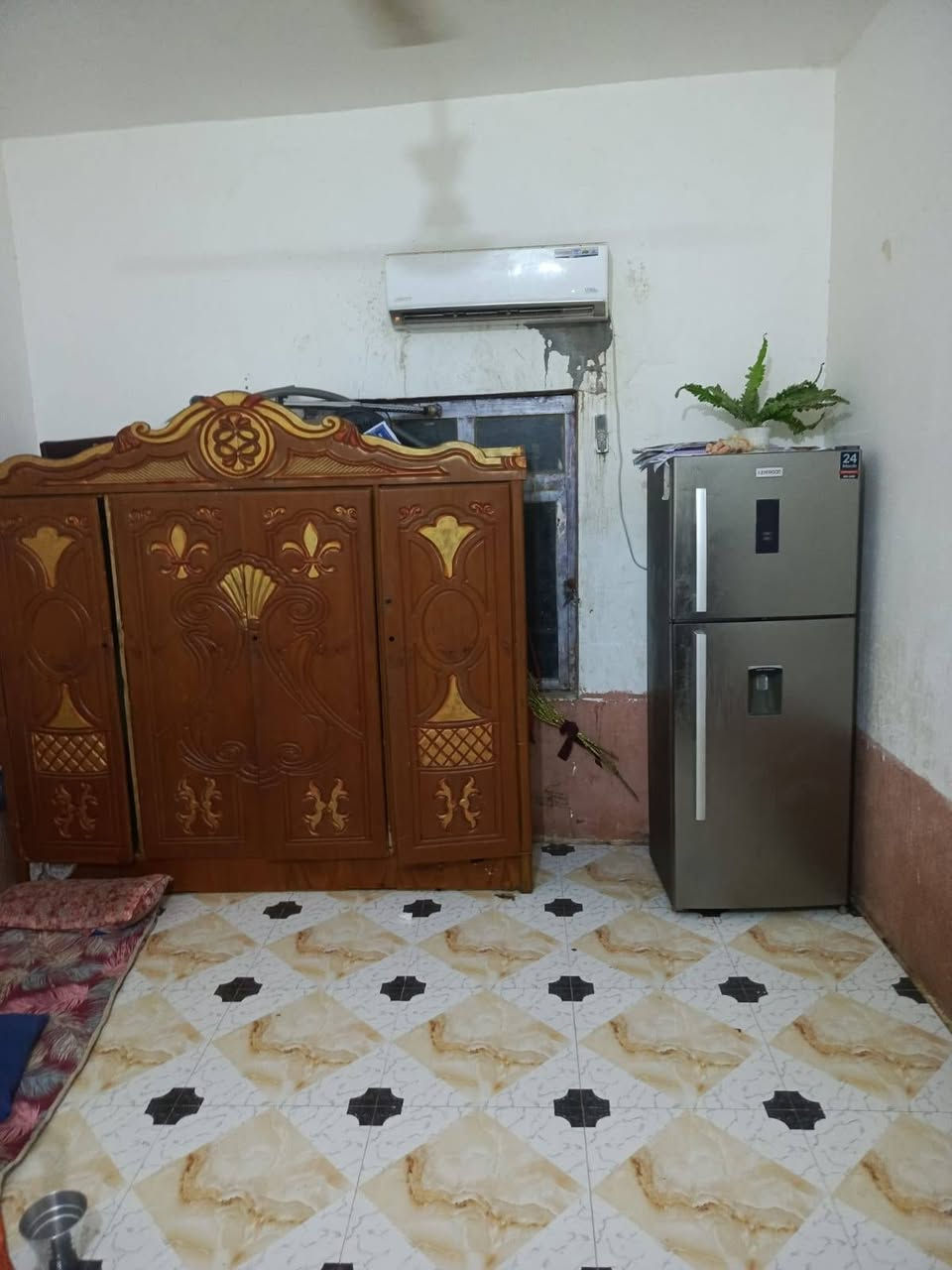 سلام عليكم بيت ١٢٥ متر طابو بحي الفلاح غرفه وصاله ومطبخ وصحيات ***********
