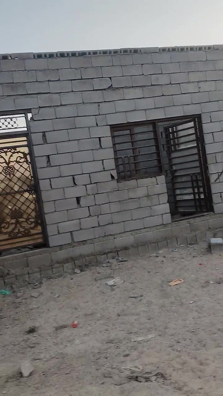 بيت للبيع هيكل مساحت الكاع الكليه 440متر3غرف وصاله وديوان وحمام وتواليت السعر 20مجال بصيط المكان البصره الزبير منطقت الدواجن الشراي يتصل ***********
