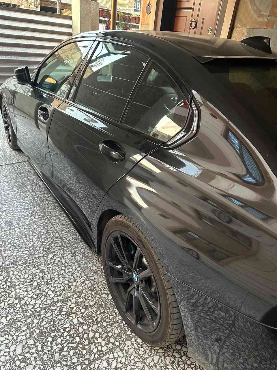 🔥 BMW 330e موديل 2021 - الوحش الألماني
‎💥 288 حصان (محرك 2.0 تيربو + هايبرد)
‎💥 جير 8 سرعات ستبترونك
‎💥 صرفية بنزين خرافية بفضل نظام الهايبرد
‎💥 وضعية كهرباء + سبورت + هايبرد
‎💥 شاشة كبيرة + Apple CarPlay
‎💥 كامرة + حساسات
‎💥 داخلية فخمة
‎💥 إضاءات LED
‎💥 فتحة سقف
‎💥 رنات M 
‎💥 تبريد وتدفئة مقاعد
‎💥 دبل زون كلايمت ( تبريد منفصل) + بيها داتا شو
‎💥 قيادة BMW المعروفة: نعومة وقوة بنفس الوقت
*تدفئه ستيرنق وكراسي*

‎🔥 0-100 حوالي 5.6 ثانية
‎🔥 عزم 420 نيوتن تقريبًا مع نظام XtraBoost.  
حادثها: باب السايق وباب خلفي مبدل ومصبوغه الصفحه كامله ومبدله مجموعه ستيرنق و جاملغ امامي
‎السيارة ما تحتاج تعريف، نظيفة، جاهزة، تركب وتمشي.
‎الجاد يتفضل، وفحص أي مكان تريد.

رقم الهاتف: ***********
