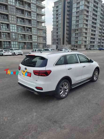 للبيع سورنتو 2018 رقم بغداد فول مواصفات 1/1 بانوراما  السياره مكفول من كلشي
السياره مكفوله من الصبغ ماعدا بارد تحت قبغ البانزين تقريبا أقل من شبر  كما موضح في السونر محرك وكير مكفول في وضع الشركه كما موضح في السونر
المواصفات الميكانيكية:
المحرك:  6 سلندر 3.5 لتر (3500cc)، العداد  108.000 km ماشيه
ناقل الحركة: أوتوماتيكي، 6 سلندر
الدفع:  دفع رباعي (4WD) 
المواصفات الخارجية:
الإضاءة: لد أمامي وخلفي، كشافات ضباب ليد، زنون أصلي.
الجنوط: ويل كروم مقاس 19 بوصة
المرايا: كهربائية مع إشارات انعطاف ونظام ترحيب ذكي.
الأبواب: نظام بصمة للفتح والقفل، ، والجنطة الخلفية كهربائية مع شفط. 
المواصفات الداخلية والتقنية:
المقاعد: جلد، كهربائية، وتبريد
التبريد: 3 قطع تبريد (أمامي وخلفي).
التحكم: تحكم كامل من المقود، مثبت سرعة، ونظام تشغيل بالبصمة (بصمة تشغيل).
الشاشة: شاشة معلومات وترفيه كبيرة تدعم آبل كاربلاي وأندرويد أوتو، بلوتوث، وUSB.
الأنظمة: أنظمة قيادة متعددة (ايكو، سمارت، كومفورت، سبورت)، كاميرا خلفية، حساسات أمامية وخلفية، وبرادات خلفية.
سياره كلش حلو ورزنه  بالعافيه  عليه الى اتصير من نصيبه 
السعر 258 $
رجاءأ الشراي والجناي يتصل ويدلل السعر بيه مجال قليل حك الجيه 
ارجوا التواصل على الواتساب فقط *********** 
غير متاح على المسنجر
