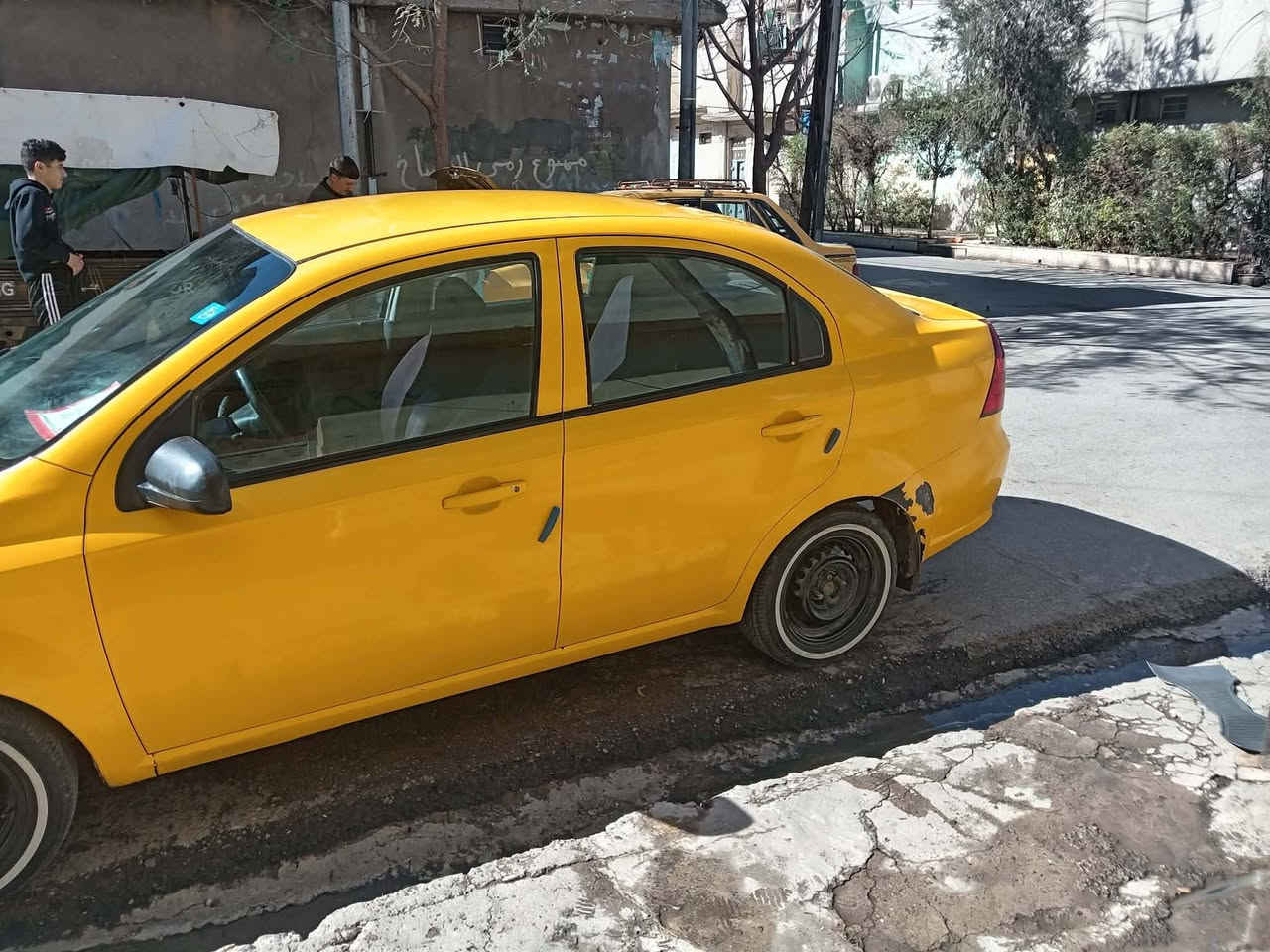 افيو موديل 2009 رقم نينوى بسمي جديد هزه جديده گير محرك شرط بدون ضرر بيها طخه بصيطه  بل صندوق وتلكيطات معجون ما تكسي كير عادي السعر 57 وبيها مجال قليل رقم الهاتف ***********
