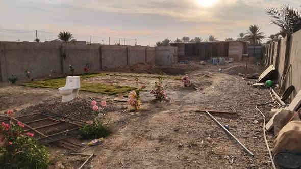 يالله على بركة الله منتجع هيكل للبيع طابو زراعي سند ٢٥ تحويل مباشر يتكون من غرفتين منام وصاله ومطبخ مجموعة صحيات مع مسبح مع حديقة المساحه ٦٣٠م واجه ١٥م نزال ٤٢م شارع ١٠م السعر ٨٥ وبي مجال حولي البعنون خلف موسسة العين للأيتام ***********
