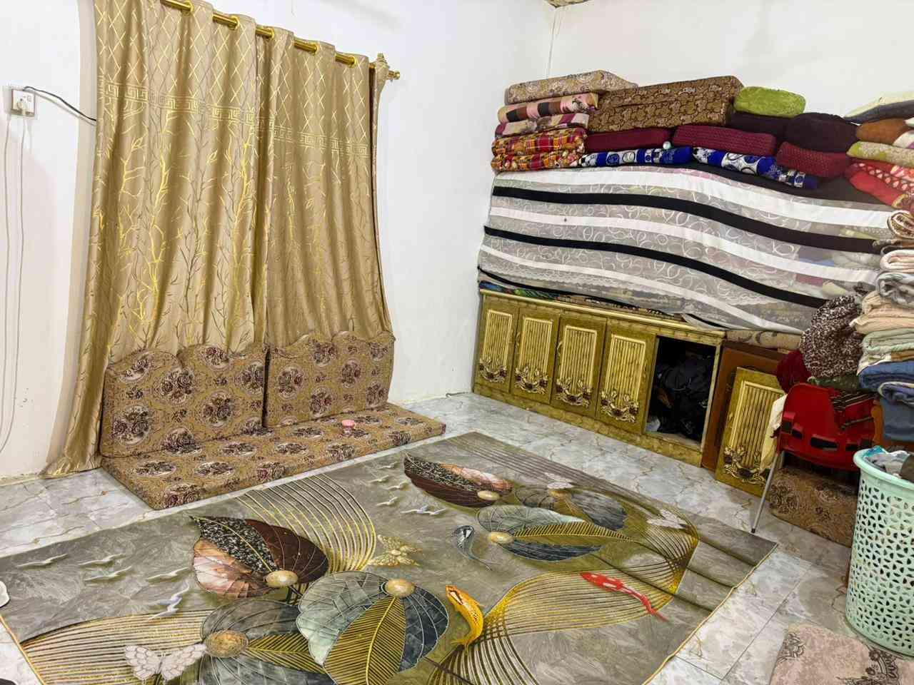 بيت زراعي للبيع مساحه 260 يحتوي على ثلاث غرف وصالتين وديوانيه عوزه عكاده فقط لبيت كله سيراميك حمامات مرتبه كلش حلو ومرتب طريق سوق الشيوخ فضليه نزله مدرسه الامام لباقر سعره مناسب جدا 29 وبي مجال
***********
