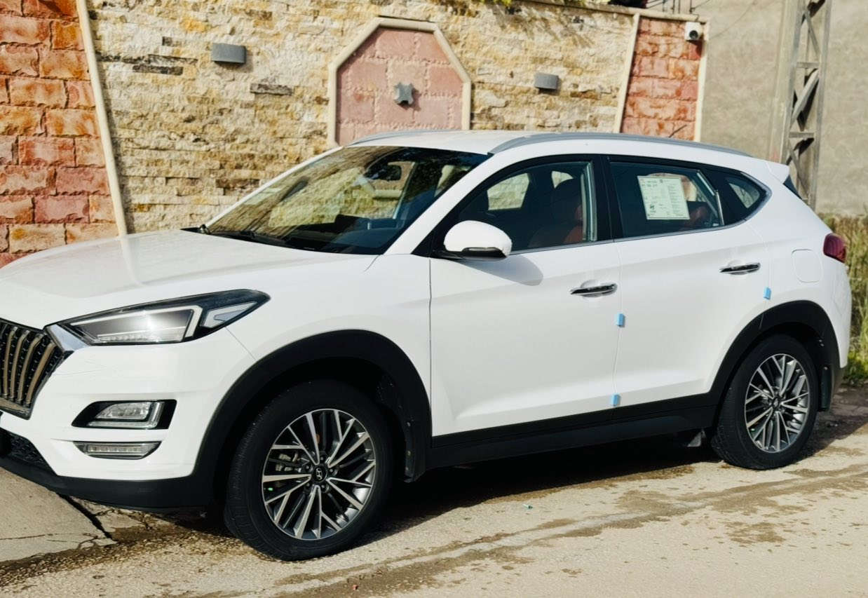 السلام عليكم من رخصه الادمن توسان موديل 2020 خليجي رقم بابل إنكليزي تحويل مباشر فول مواصفات عده البنيراما   المواصفات بصمه تشغيل وبصمه أبواب شاشه كبيره كأمره أماميه خلفيه داخل صاج شاحن واير ليس تحكم مقود جهتين كشن جلد بقلاوه + كشنات كهرباء تبريد امامي خلفي حساس  اشاير بالمري  نضام ترحيب عند الاقتراب خمس عدسات إشاره لكزز وشباك لكزز  مكينه 2000 دوش وباقي المواصفات معروفه ❗️❗️السياره مكفوله من الصبغ والتبديل حته الدعاميات كفاله من صبغ 

السعر 205 وبيها مجال 
للاستفسار ***********
