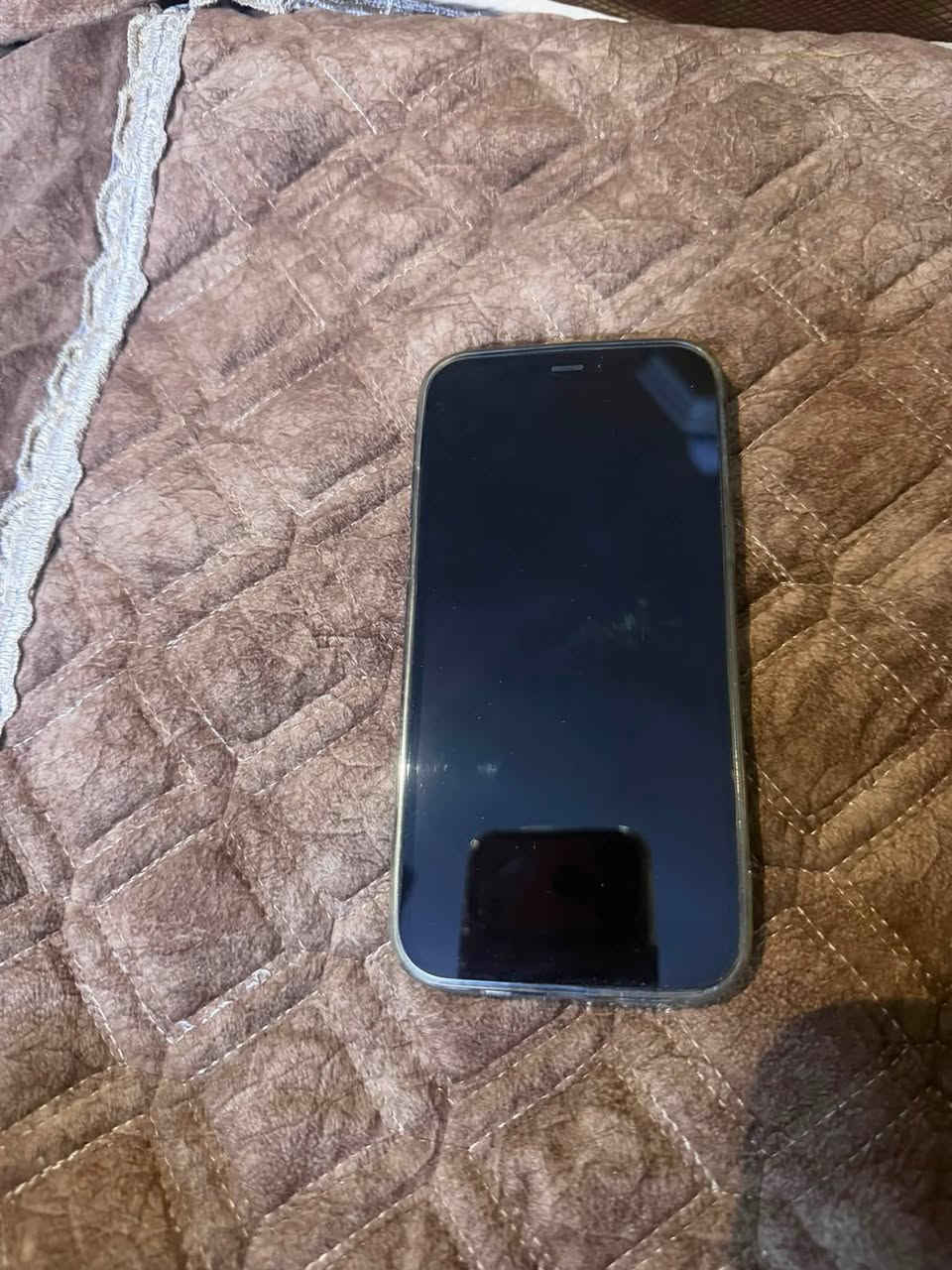 ايفون 12 برو جهاز وتر ممفتوح مقفول فرمته وطلب رمز والايكلود ضايع بطاريته 87 ذاكره 256 جهاز جديد سعره 175قفل مابي مجال  الشراي يتصل *********** مكاني بغداد
