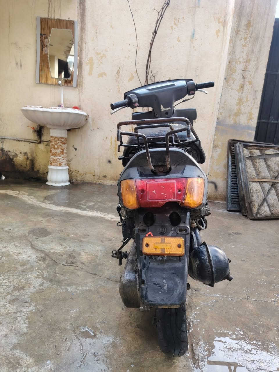 بزونة للبيع (نظيفة وجاهزة) 🏍️🔥
✅ المواصفات:

المحرك: شغال هندر واحد (نقرة) ⚙️.

الكهربائيات: وايرمنية كاملة وكلها شغالة 🔌✨.

الحالة: تحريك معدل فول، الشاصي شرط وسليم 💯.

الملاحظات: السلف يدير بس ما يشغل (احتمال دشلي سلف)، وبيها صوت اكسن خفيف جداً.

📍 المكان: الموصل - الجانب الأيسر - كوكجلي.
💰 السعر: 140 ألف (وبيه مجال قليل للشراي الطيب) 💵.


**إذا كنت صاحب هذا الإعلان وتريد حذفه لأي سبب، رجاءا أرسل رسالة إلى الدعم الفني**