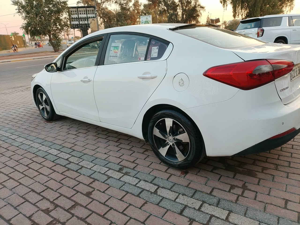 .اسلام عليكم 
سيراتو موديل 14 خليجي سياره بي مكان صبغ جماليه مكفول من الحادث.. كير محرك تبريد مكينه كفاله محرك 1600 فول مواصفات رقم ربيل شكل جديد نكليزي تحويل شوكت ما يعجبك حولك سعار 102بي مجال شي بسيط 
آلعنوان بغداد بلديات 
***********
