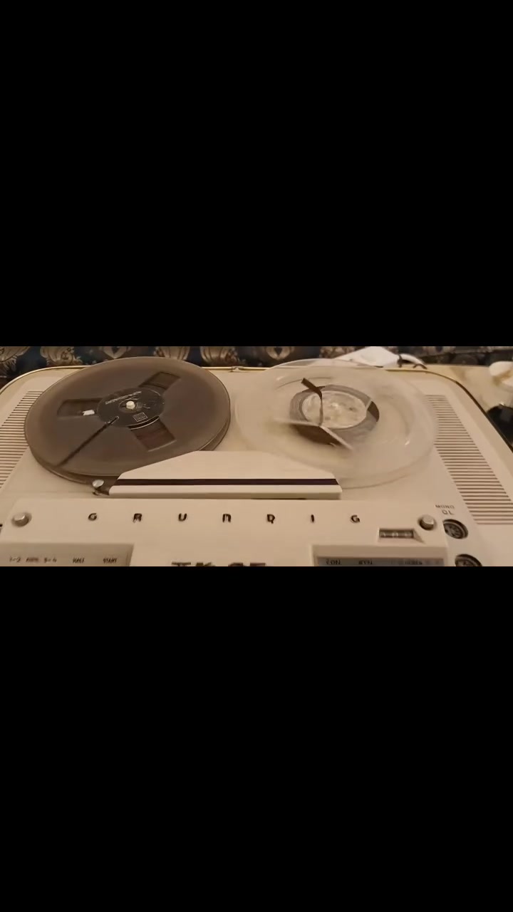👇
---

*📼 جهاز تسجيل ريل Grundig TK 46 - تحفة المانية نادرة 📼*

*المواصفات:*
1.  *صناعة المانية اصلية* من شركة Grundig، حقبة الستينات الكلاسيكية.
2.  *مسجل ريل 4 مسارات* `1-2 / 3-4` للتسجيل والاستماع بجودة ستيريو.
3.  *Magic Eye ازرق* يعمل، ينطي شكل فخم وكلاسيكي اثناء التشغيل.
4.  *هيكل معدني متين* بحالة ممتازة للعرض، يليق بمكاتب، كافيهات تراثية، او مجموعة تحف.
5.  *صوت دافي ونقي* خاص بأجهزة البكرات، مستحيل تحصله بالاجهزة الحديثة.

*ملاحظة*: جهاز جامعين وقطعة نادرة، بحالة ممتازة وجاهز للعرض. 
*المكان*: كربلاء 
*للجادين فقط*: راسلني خاص للتفاصيل والفيديو.

---


**إذا كنت صاحب هذا الإعلان وتريد حذفه لأي سبب، رجاءا أرسل رسالة إلى الدعم الفني**