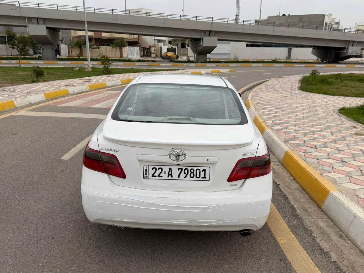 السلام عليكم للبيع فقط بسعر مناسب (116)
كامري خليجي 2008 محرك 24 محرك وكير شرط 
مواصفات GLX 
تحكم ستيرن ABS شاشة وكامرة سويج شخاطة كشن كهرباء بردة بلادي تبريد مركزي
السيارة مكفولة كفالة عامة من الصبغ والفتح والتبديل فقط مكانين تعديل زغار 
رقم اربيل الدولي سنوية وهزة وشينكا كله جديد وبسمي تحويل وكالة بشرط دفتر بانزين بيها
السيارة بدون نواقص خير من الله وبالعافية على الياخذها 
مكاني كركوك شارع القدس وهذا رقمي 
 *********** خابر وبخدمتك كركوك, العراق
