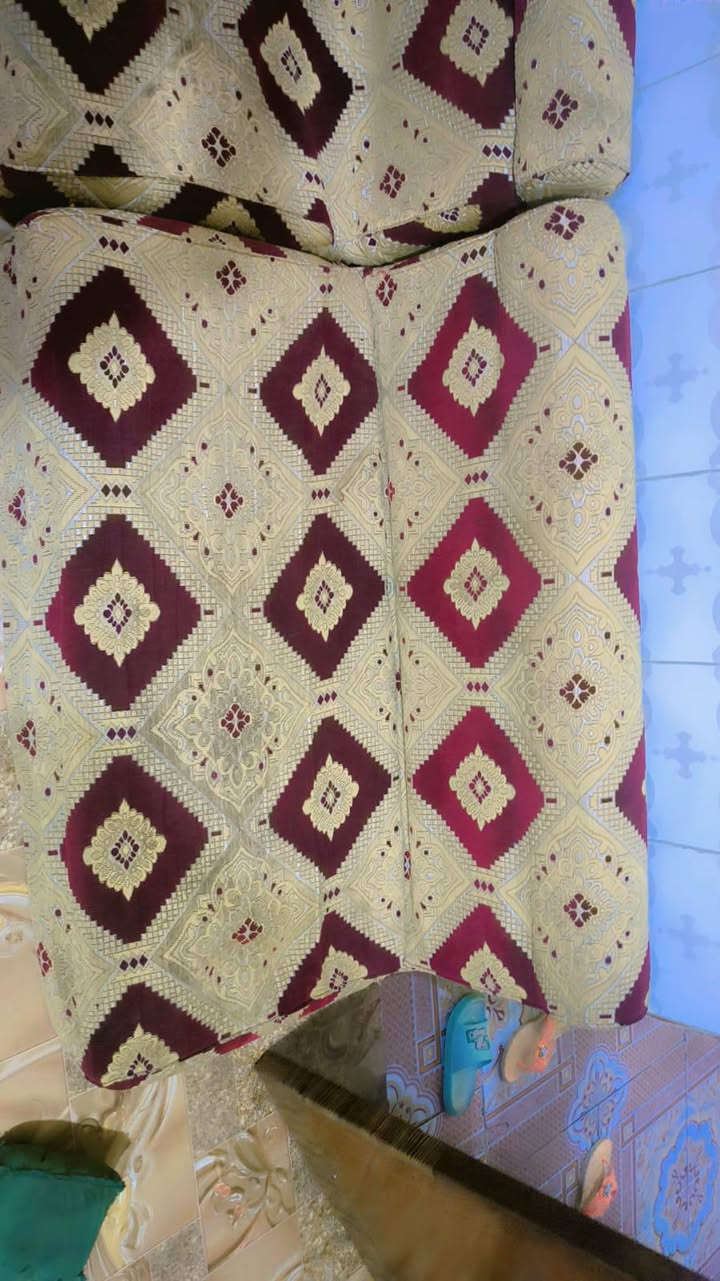 جلسة عربية مستخدمه قليل متكونه من 3مقاعد العدد3 والمقعد العدد3 وزوايه 3
العدد الكلي 9 مقاعد
السعر 150 تواصل ع الرقم 
***********
العنوان كرمة علي
