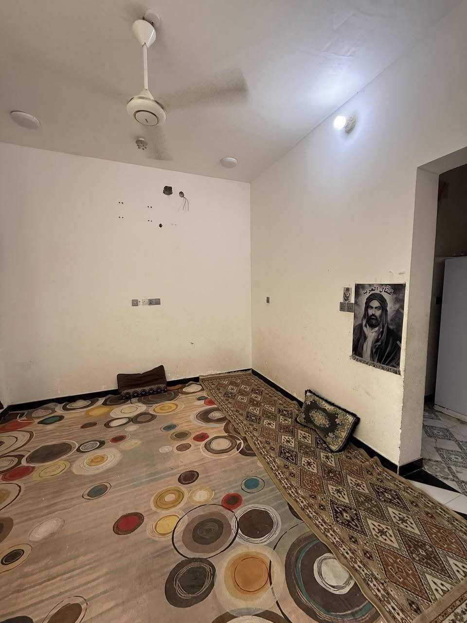 دار زراعي للبيع مساحه ٢٠٠م في منطقه الصخيين بعد جسر الحولي مقابيل طاقه يبعد عن شارع العام ١٠٠متر قريب جدا 
بناء طابوق وسقف كونكريت وأساس صب 
يتكون من استقبال وصحيات منفرده 
وصاله كبيره ومطبخ وغرفتين ومناور عدد٢وصحيات داخليه وخارجيه وكراج وستاره كامله بيت جديد ونضيف 
السعر خاص او اتصال بالأرقام التأليه 
خدمات ماء وكهرباء ومدارس 
للمزيد من المعلومات يمكنكم التواصل معنا 
على صفحة الفيس بوك ( الامل للعقار) 
او الاتصال على الرقم التالي ***********
للمزيد من العروض على الفيس بك 
https://www.facebook.com/profile.php?id=100087963616783&mibextid=2JQ9oc

للمزيد من العروض على حسابنا التيليجرام (الامل للعقار)
https://t.me/ameralkabe

للمزيد من العروض على حسابنا الواتساب (الامل للعقار)
https://chat.whatsapp.com/GRFrcEXw0J88CVE83bhb8v
