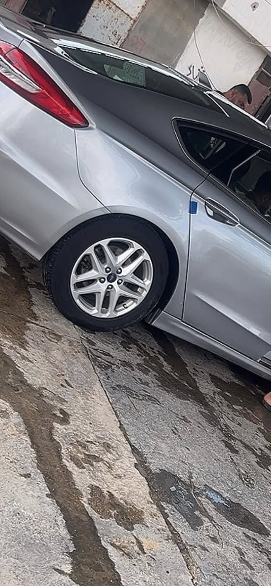 للبيع او المراوس : فورد فيوجن 2020 (Ford Fusion)
المواصفات العامة:
 الموديل: 2020
 المحرك: 1500 سي سي (1.5L EcoBoost) - اقتصادي جداً وقوي.
 الفئة: فول مواصفات (ما عدا الفتحة).
🔹 تفاصيل الحادث والضرر:
 الحادث: أمامي.
 الأيرباكات: راجعة سيستم بالكامل (شغل نظيف ومرتب وبدون أي نقص).
 الرادارات: الرادار الأمامي وحساس المصد (الجنطة) معايرة وشغالة 100% وبدون أي إشارات تحذيرية بالدشبول.
🔹 أبرز المواصفات والميزات:
 نظام التشغيل: بصمة تشغيل + تشغيل عن بُعد.
 الشاشة والتحكم: شاشة كبيرة تدعم نظام Apple CarPlay و Android Auto مع كاميرا خلفية دوارة.
 أنظمة الأمان والمساعدة:
 رادار أمامي ونظام تحذير من التصادم + نظام الحفاظ على المسار.
 رادارات النقطة العمياء بالمرايا الجانبية.
 حساسات خلفية للمساعدة على الوقوف.
 الراحة والداخلية: كراسي كهرباء، نظام تكييف مركزي ممتاز (قطعتين)، وتحكم ستيرن كامل (حاكية + مثبت سرعة).
 الإضاءة والويلات: لايتات LED زنون مع إضاءة نهارية، وويل كب بلادي حجم 17.
🔹 حالة السيارة الحالية:
 المحرك والكير والتبريد والصدر بحالة ممتازة وبشرط الفحص.
 السيارة جاهزة من كلشي (شغل واطلع) وما تحتاج أي مصاريف.
📞 للتواصل والاستفسار:
 المكان: بغداد/حي الجامعه
 السعر: 113 
 الماشية: 60.000 mi
 رقم الهاتف: ***********
الرجاء الاتصال ع الرقم غير متواجد ع النت فقط اتصال او واتساب
