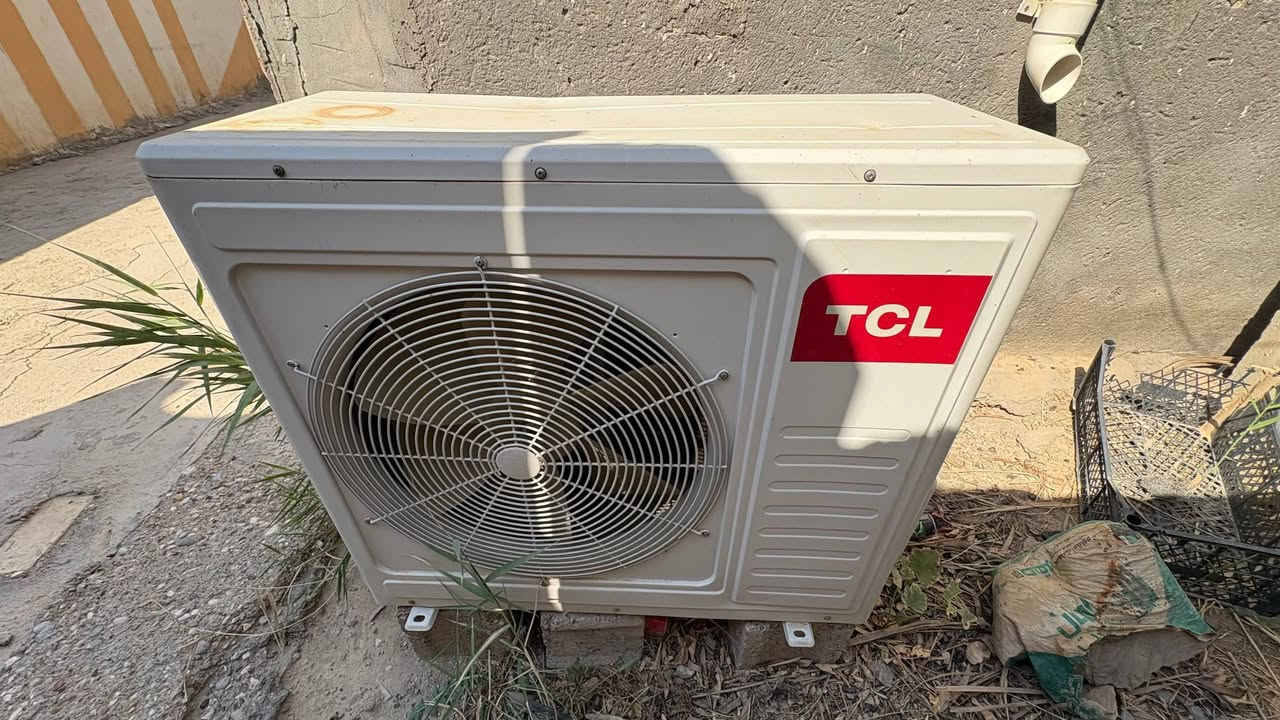 السلام عليكم 
سبلت نوع Tcl
نضيف جدا
مستخدم موسم واحد فقط 
غير داخل صيانة 
مليون و150 الف دينار وبي مجال بسيط للشراي 
للاستفسار والاتصال/ ***********
